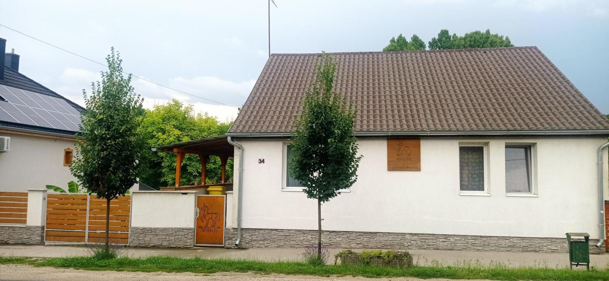 Servus Vendeghaz Lengyeltoti エクステリア 写真